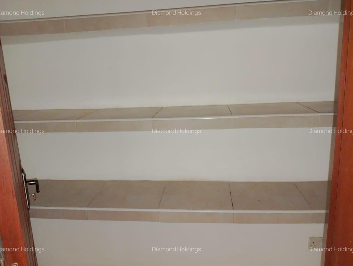 3 Bed Apartment with En Suite at Parklands - 8