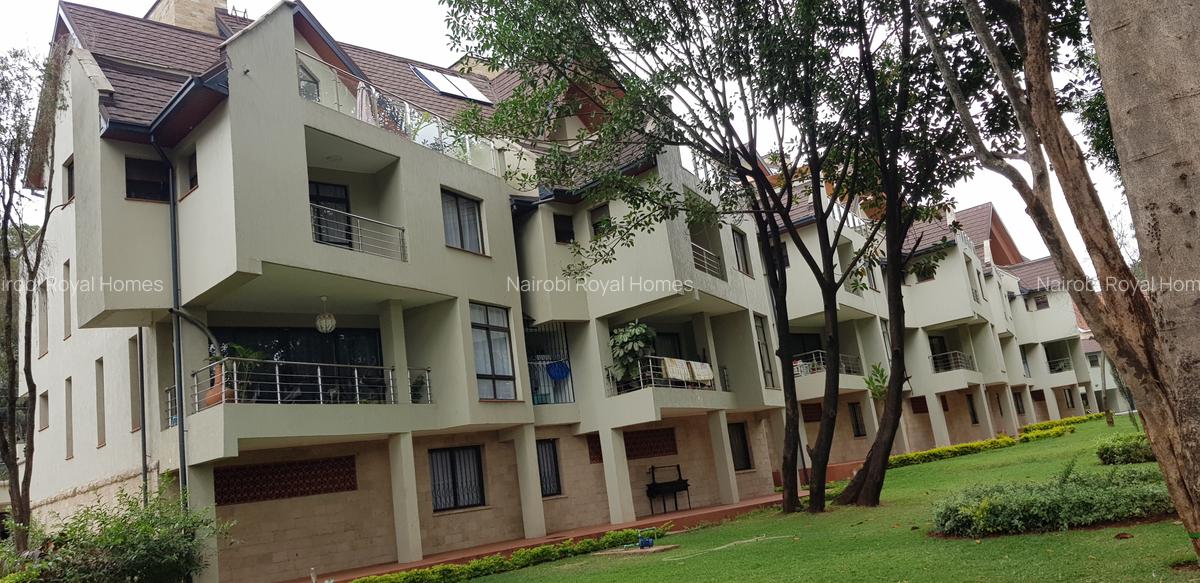 5 Bed Townhouse with En Suite at Lavington Convent Drive - 8