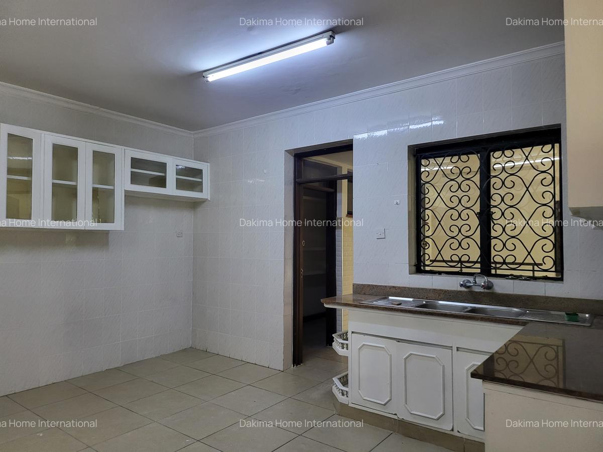 5 Bed Townhouse with En Suite in Nyari - 4
