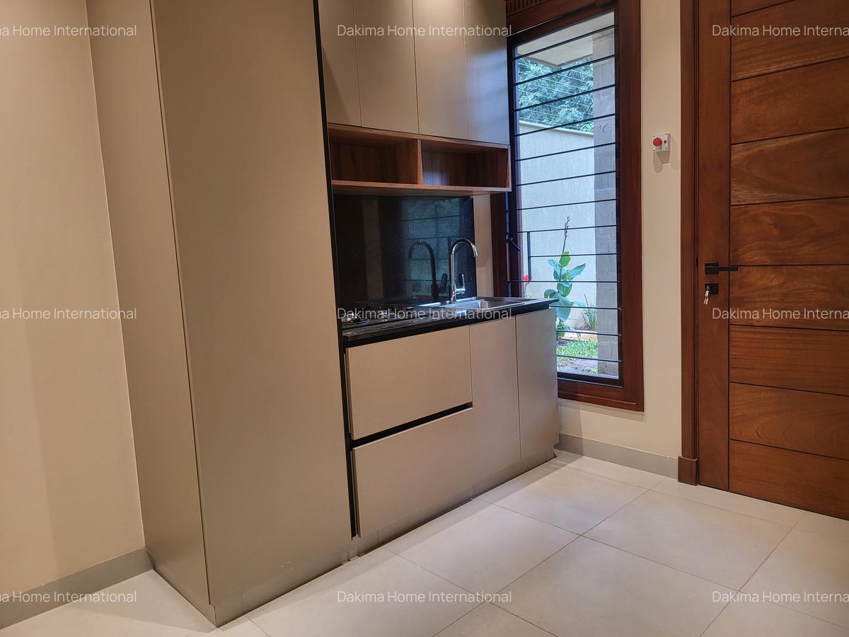 4 Bed Villa with En Suite in Runda - 9