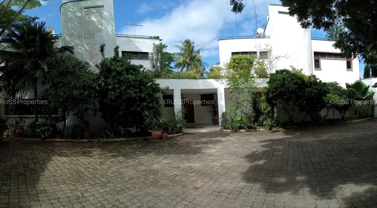 3 Bed Townhouse with En Suite at Hr3000 - 5