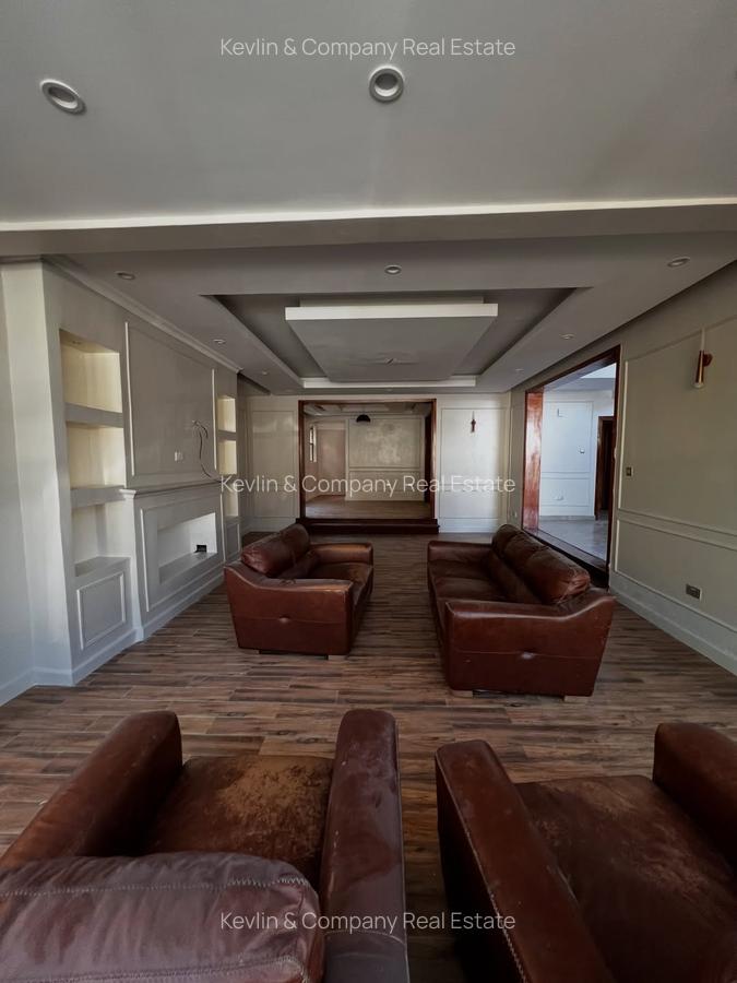 5 Bed Townhouse with En Suite in Lavington - 12