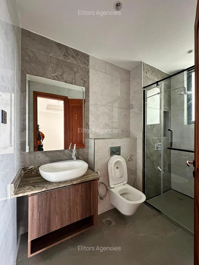 4 Bed Apartment with En Suite at Riverside Drive - 12