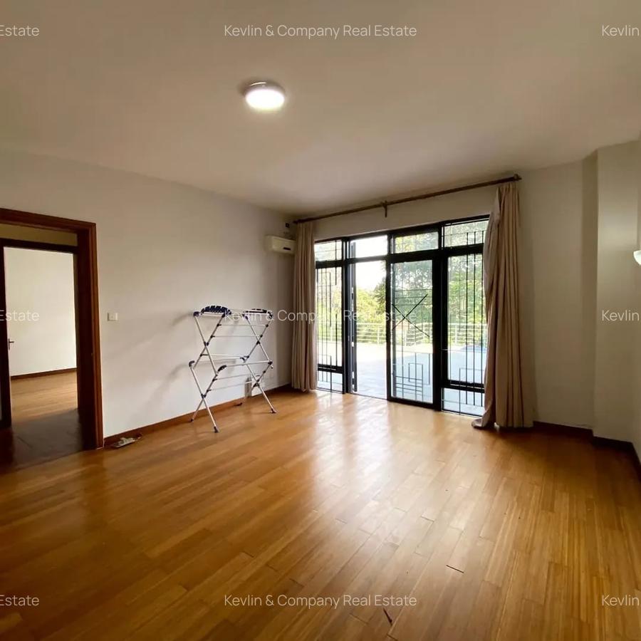 5 Bed Villa with En Suite in Spring Valley - 12