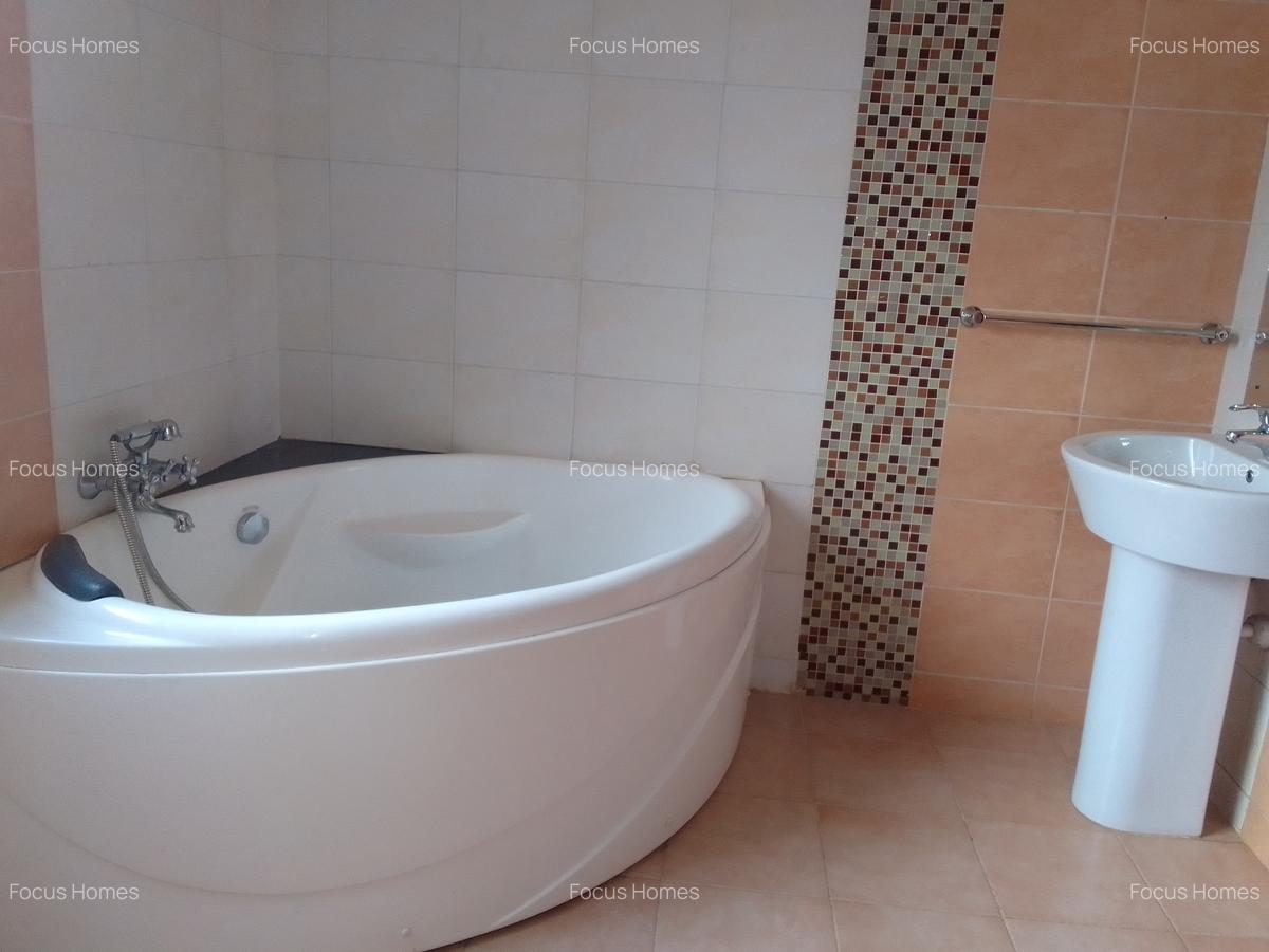 5 Bed Townhouse with En Suite in Lavington - 8