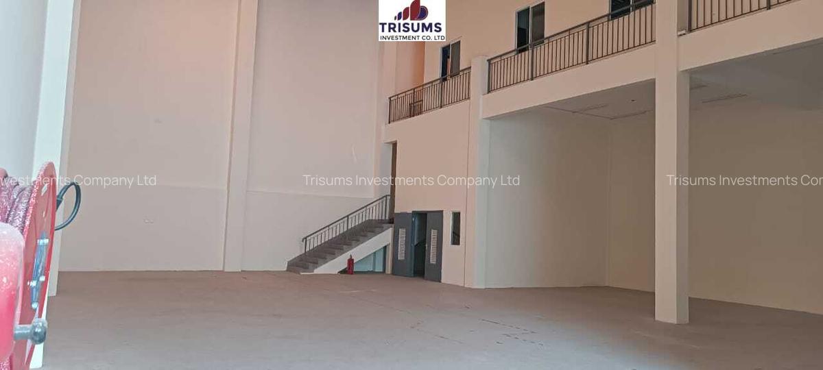6,200 ft² Warehouse with Fibre Internet in Industrial Area - 9