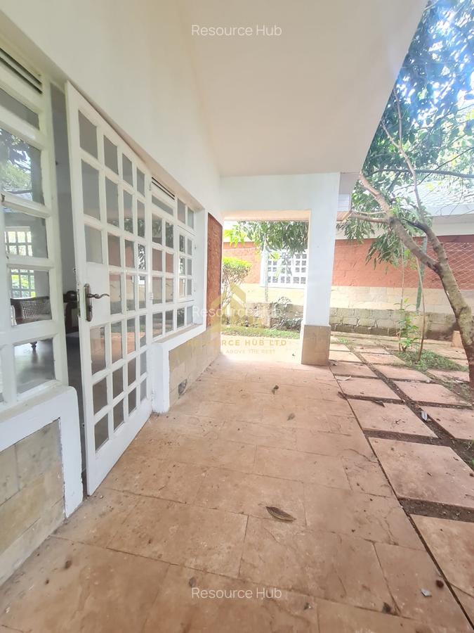 1 Bed House with En Suite at Karen - 1