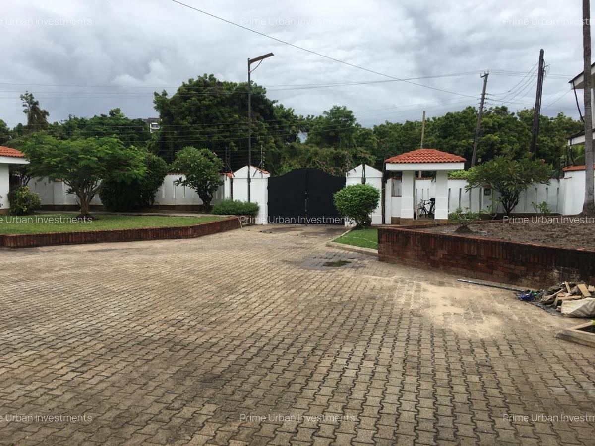 6 Bed House with En Suite at Nyali Beach - 9