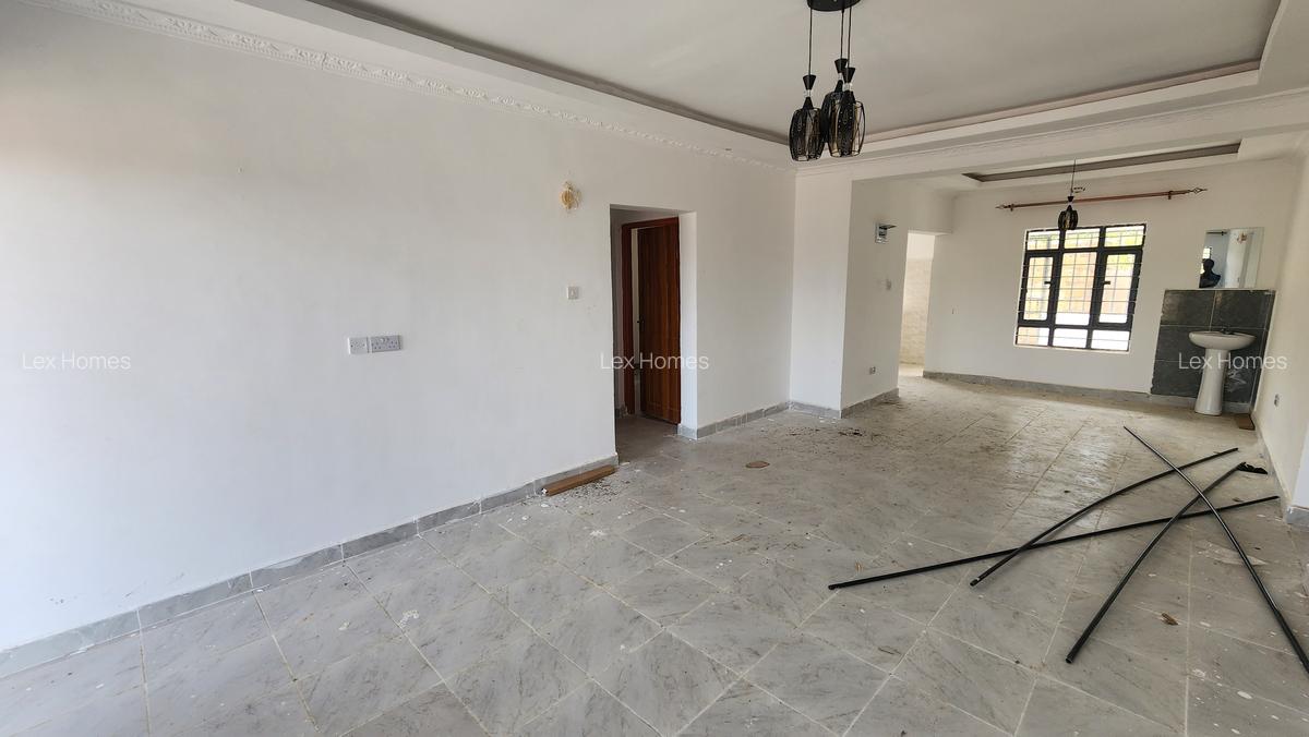 4 Bed House with En Suite at Kahuho - 5