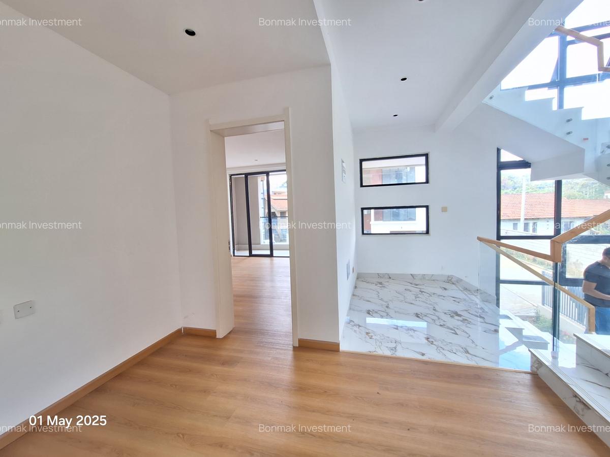 5 Bed Townhouse with En Suite at Lavington Green - 13