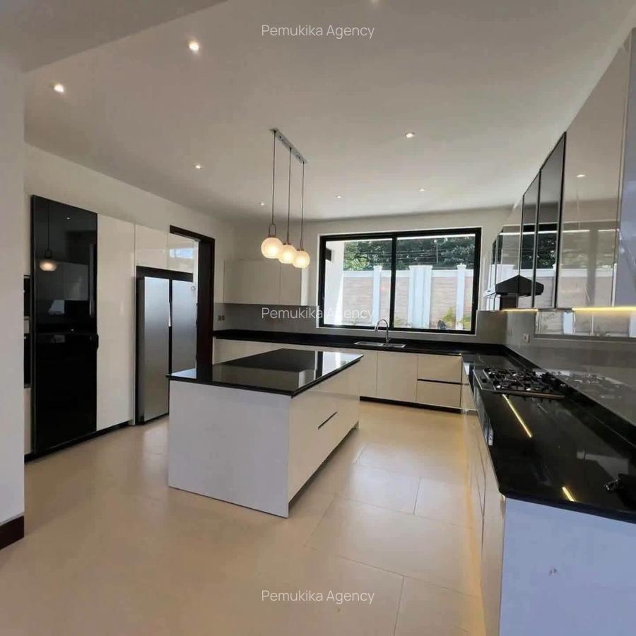 5 Bed Townhouse with En Suite in Kitisuru - 15