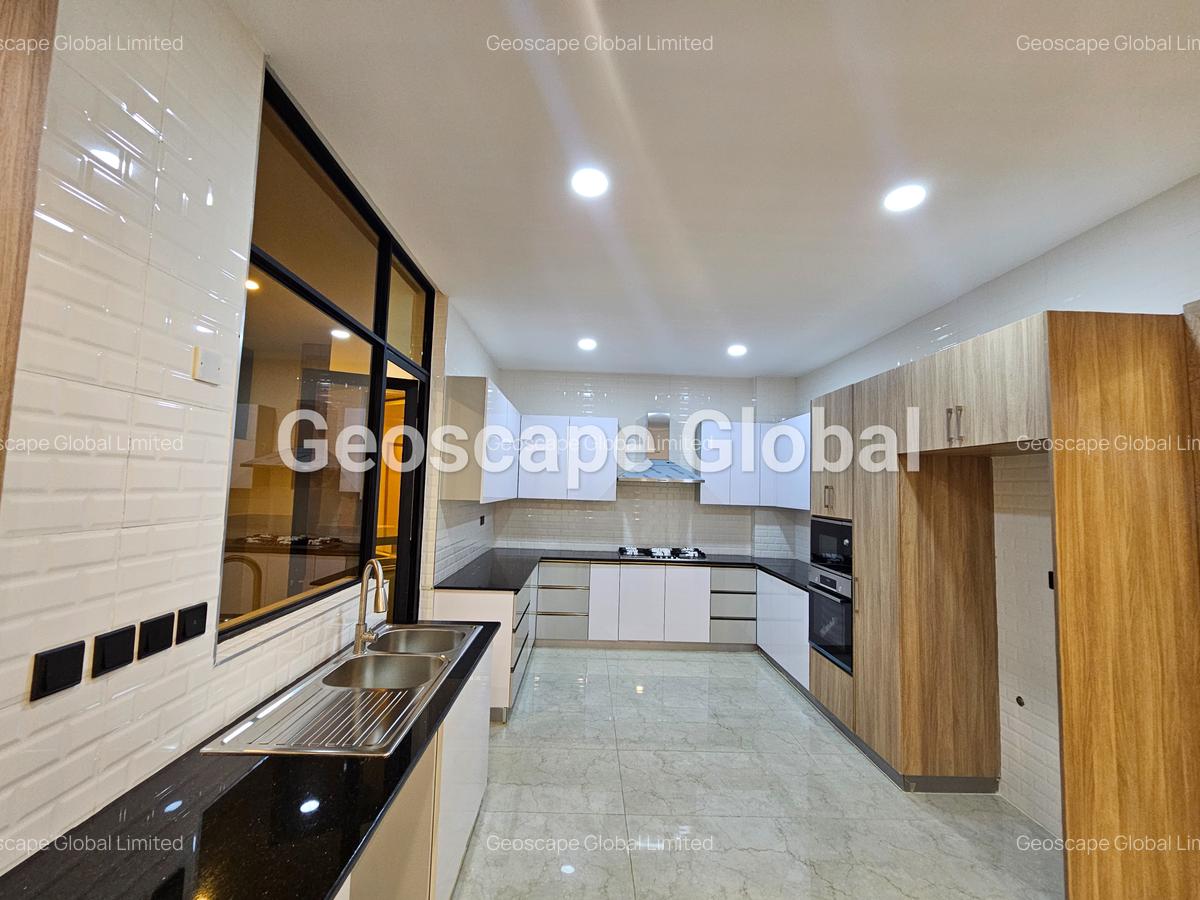 4 Bed Apartment with En Suite in Spring Valley - 15