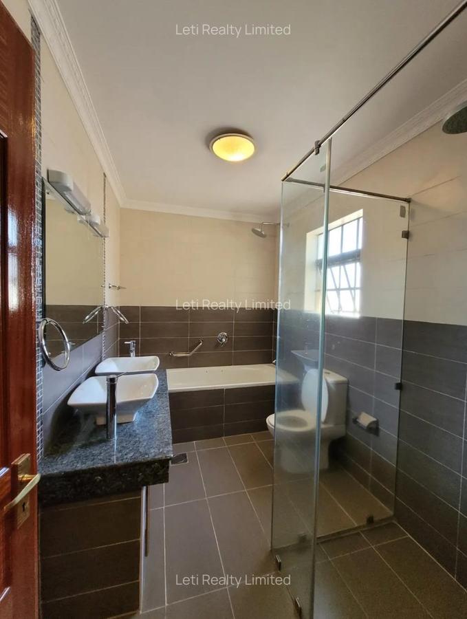 4 Bed Townhouse with En Suite in Lavington - 7