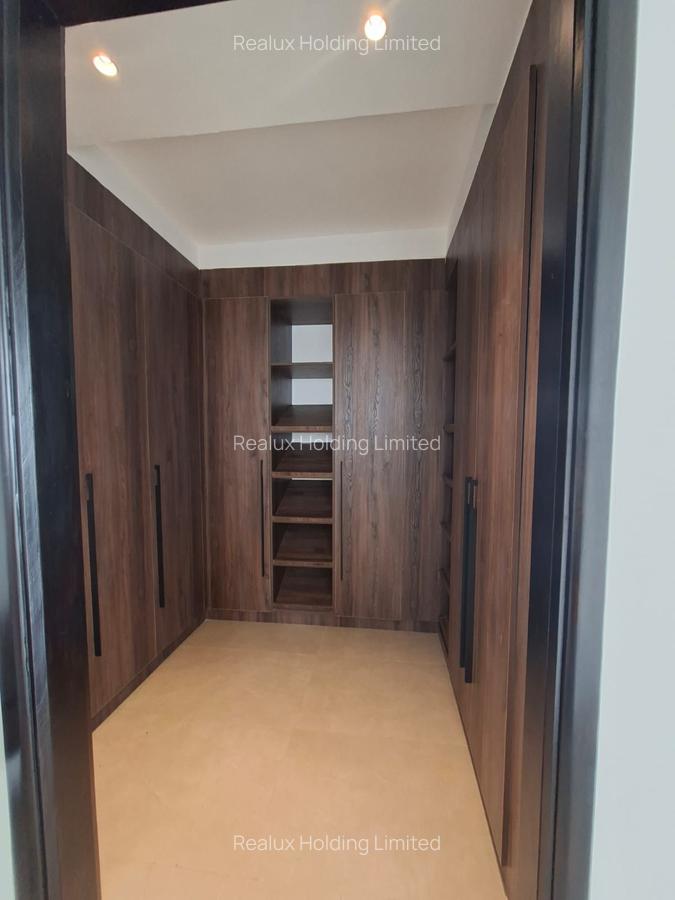 3 Bed Apartment with En Suite in Riverside - 14