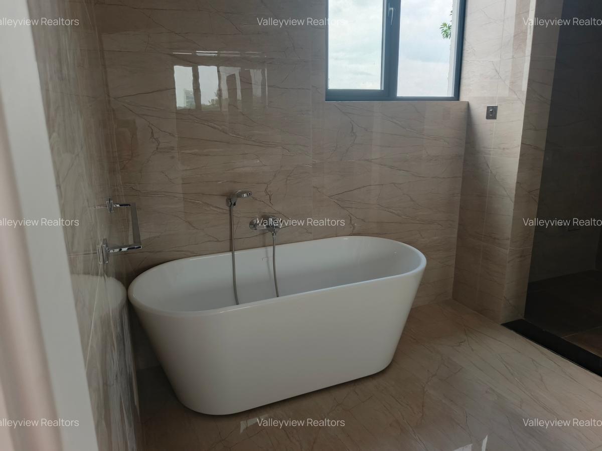 5 Bed Townhouse with En Suite at Lavington - 3