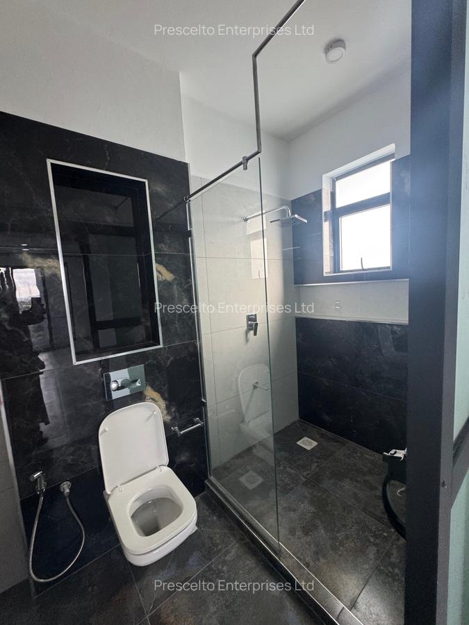 3 Bed Apartment with En Suite at Off Links Road - 7