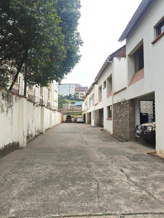 5 Bed Apartment with Staff Quarters at 2Nd Parklands - 1