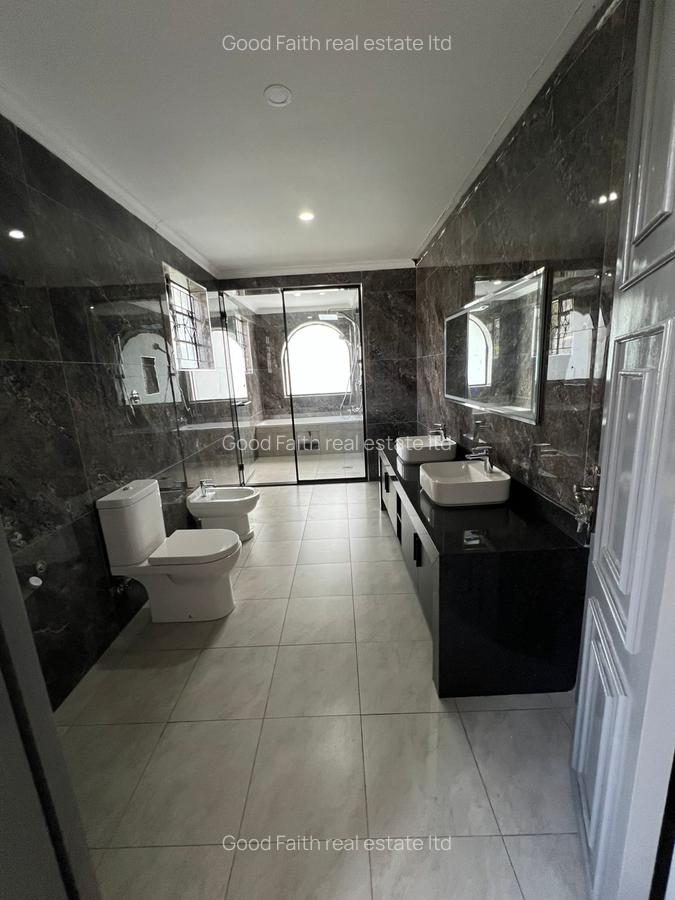 5 Bed Villa with En Suite in Garden Estate - 15
