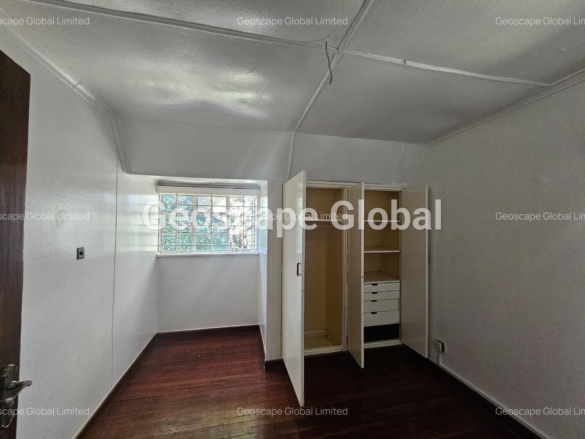 2 Bed House with En Suite in Rosslyn - 9