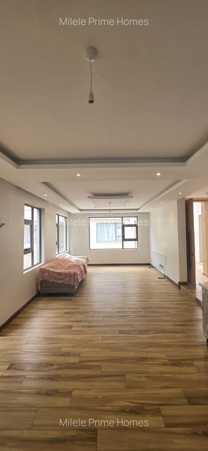 6 Bed Villa with En Suite at Lavington - 3