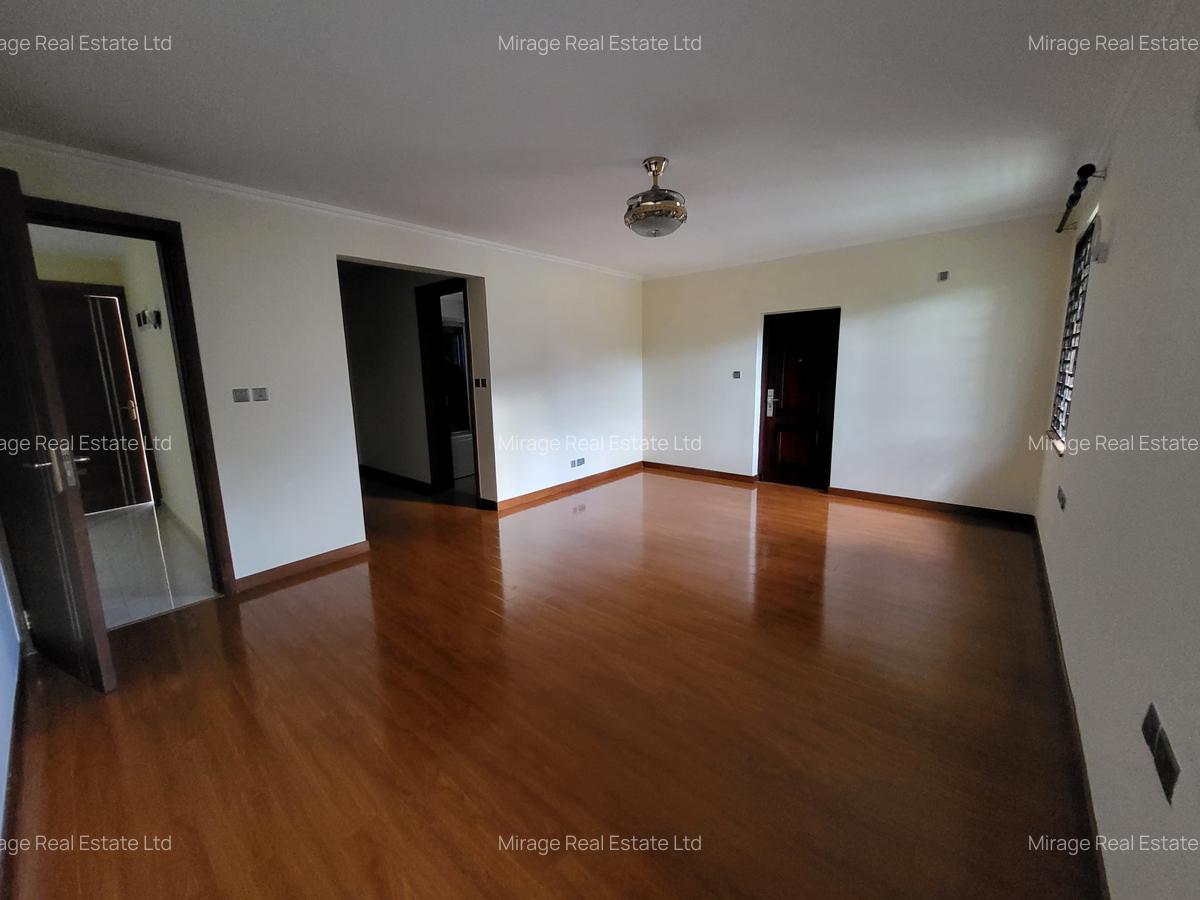 5 Bed Villa with En Suite in Lavington - 6