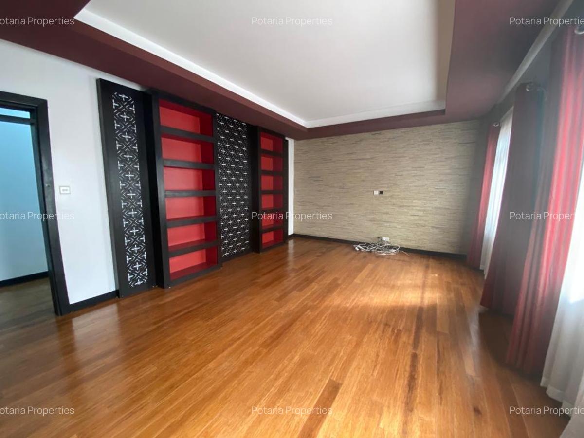 5 Bed Townhouse with En Suite in Lavington - 10