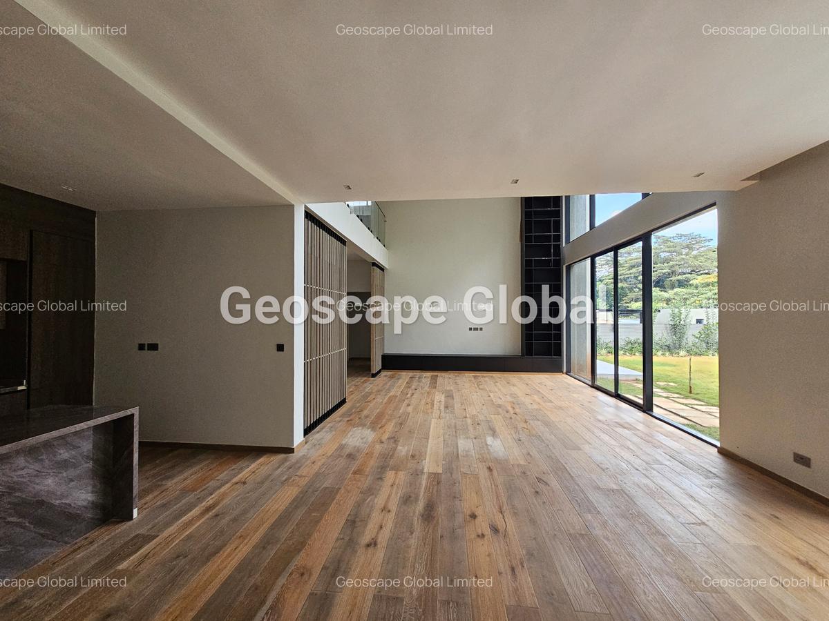 5 Bed House with En Suite in Runda - 3