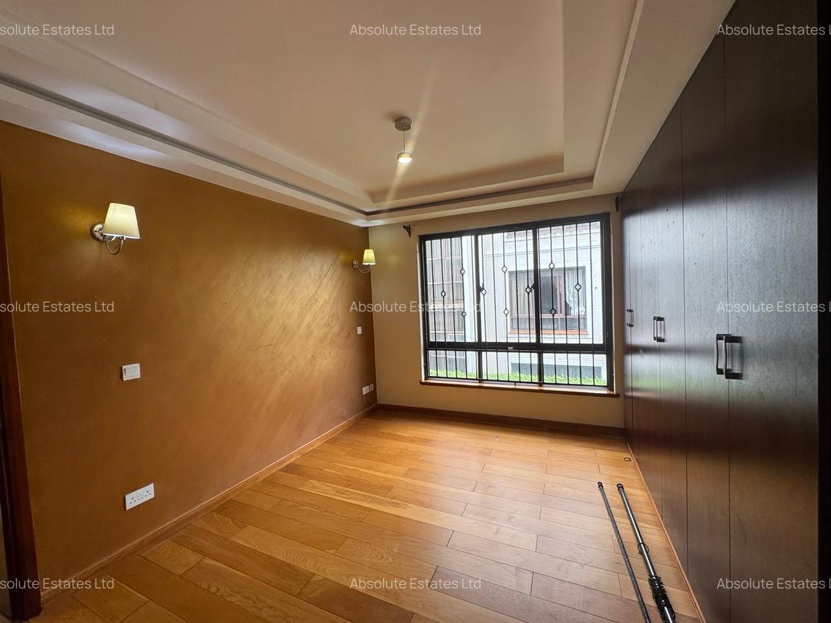 5 Bed Townhouse with Garden in Lavington - 15