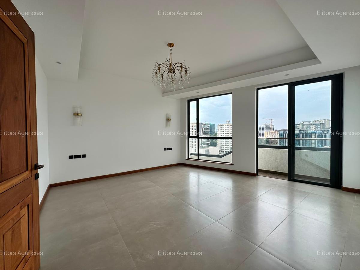4 Bed Apartment with En Suite at Riverside Drive - 14