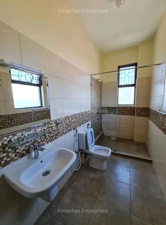3 Bed Apartment with En Suite at Greenwood Dr - 12
