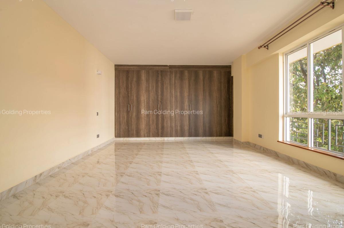 4 Bed Apartment with En Suite at 4Th Parklands - 19