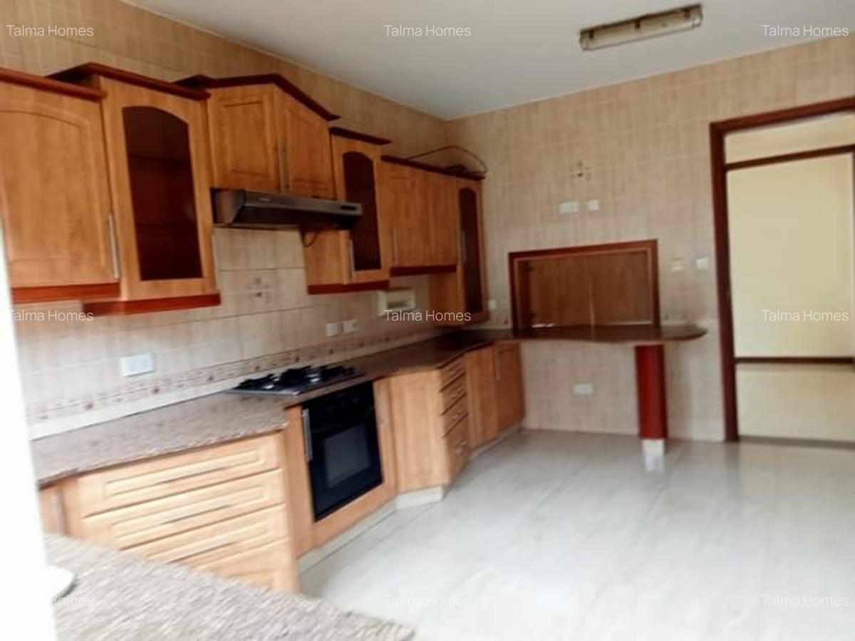 4 Bed Apartment with En Suite at Brookside Area - 4