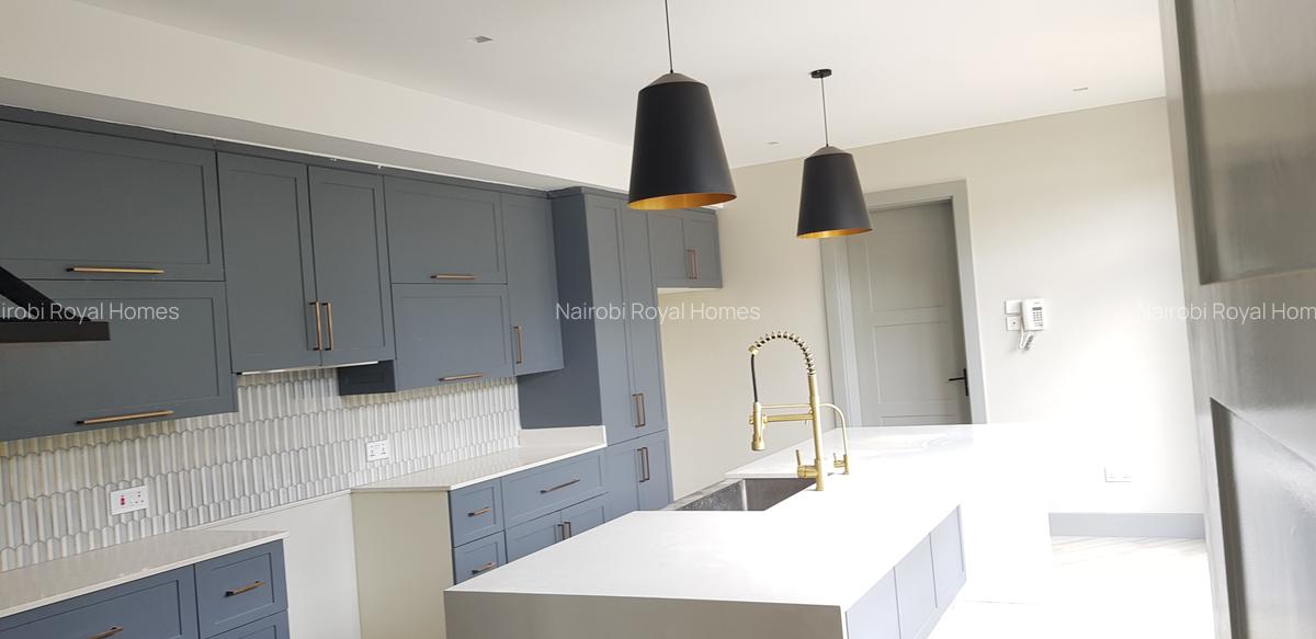 5 Bed Townhouse with En Suite at Kitisuru - 16