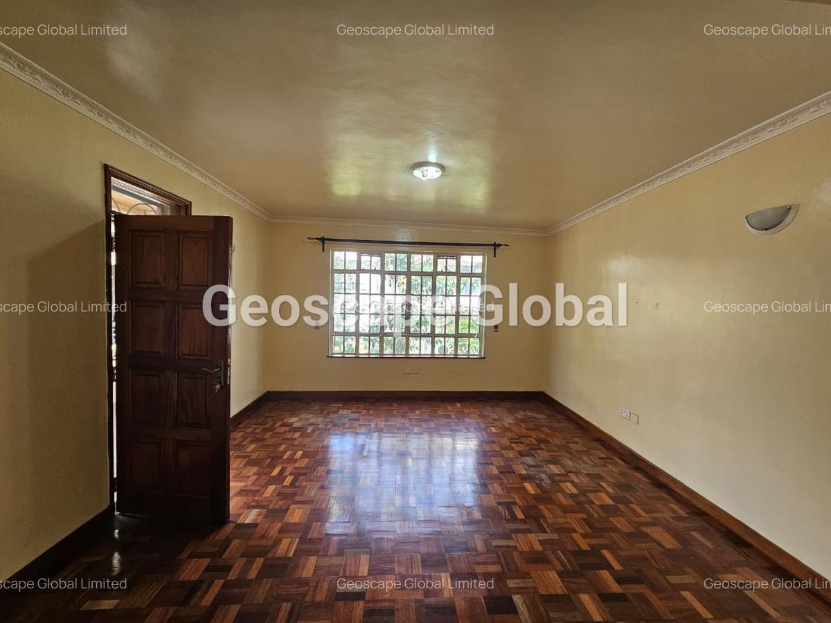 5 Bed Townhouse with En Suite in Lavington - 2