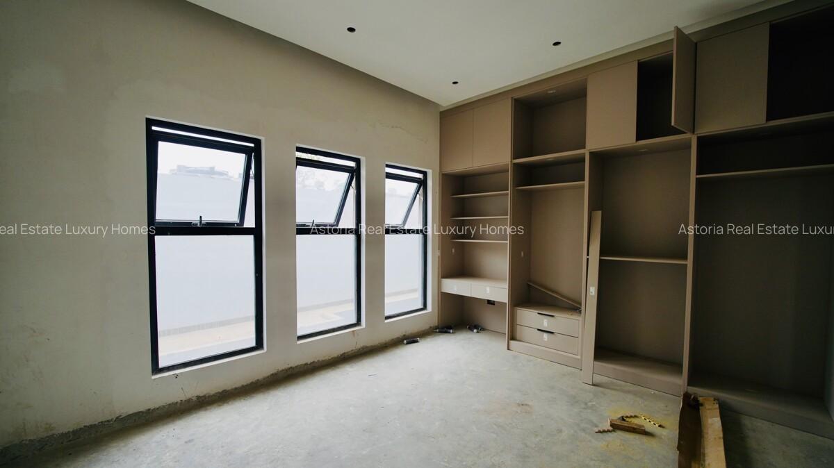 5 Bed Villa with En Suite at 2026-187 5 Bed - 12