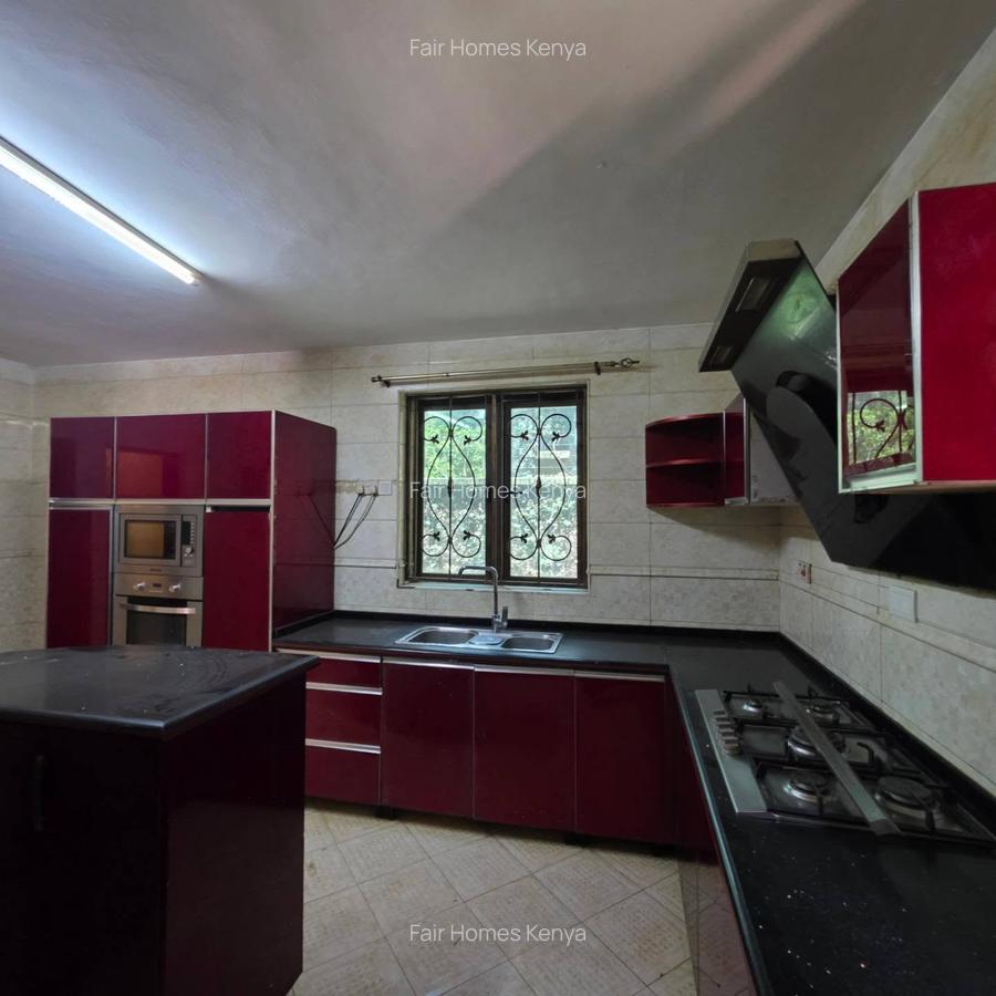 5 Bed Townhouse with En Suite at Othaya Road - 7