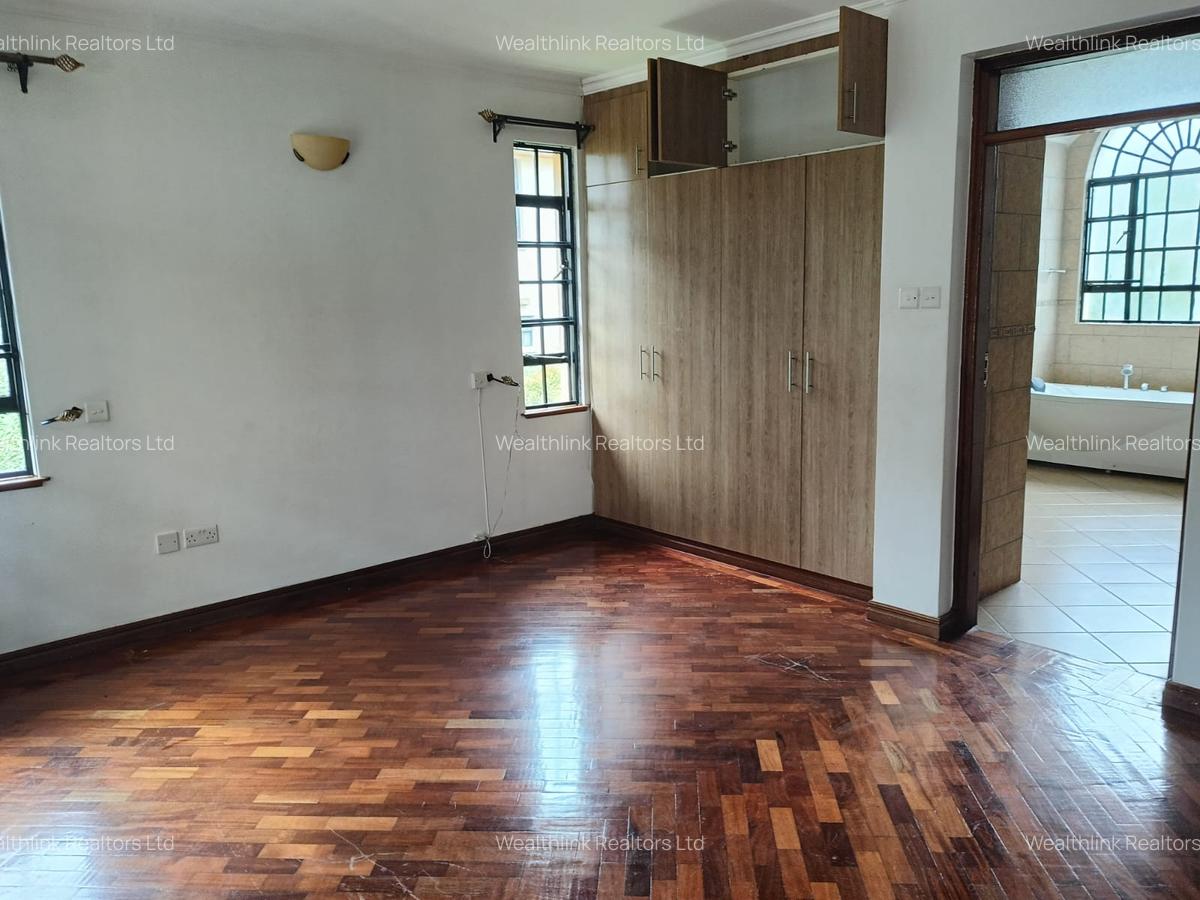 4 Bed Townhouse with En Suite at Runda - 15