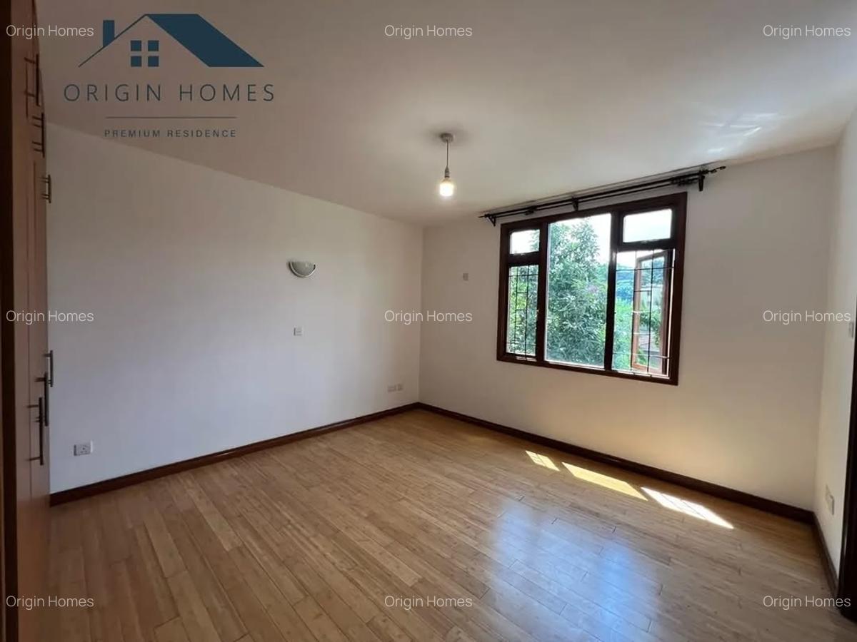3 Bed Apartment with En Suite at Riverside Drive - 11
