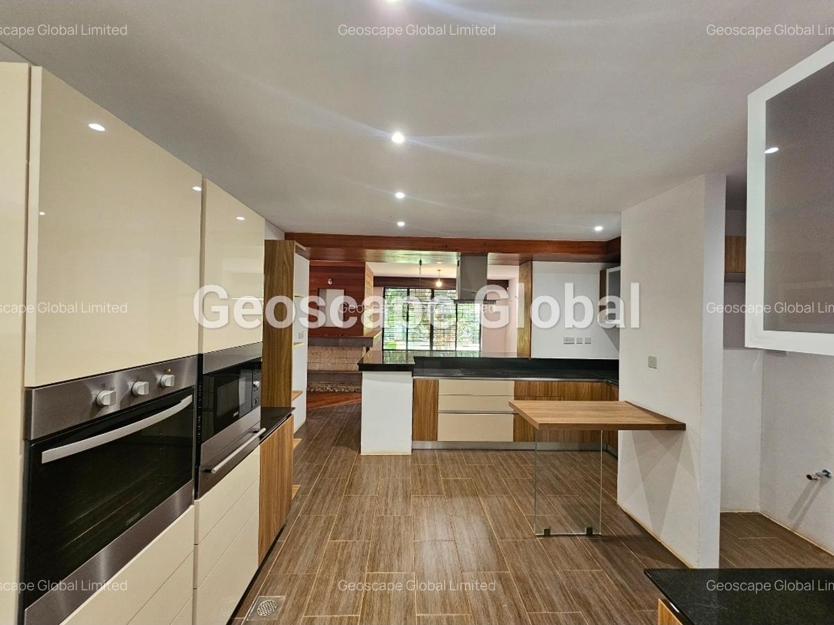 4 Bed House with En Suite in Runda - 12
