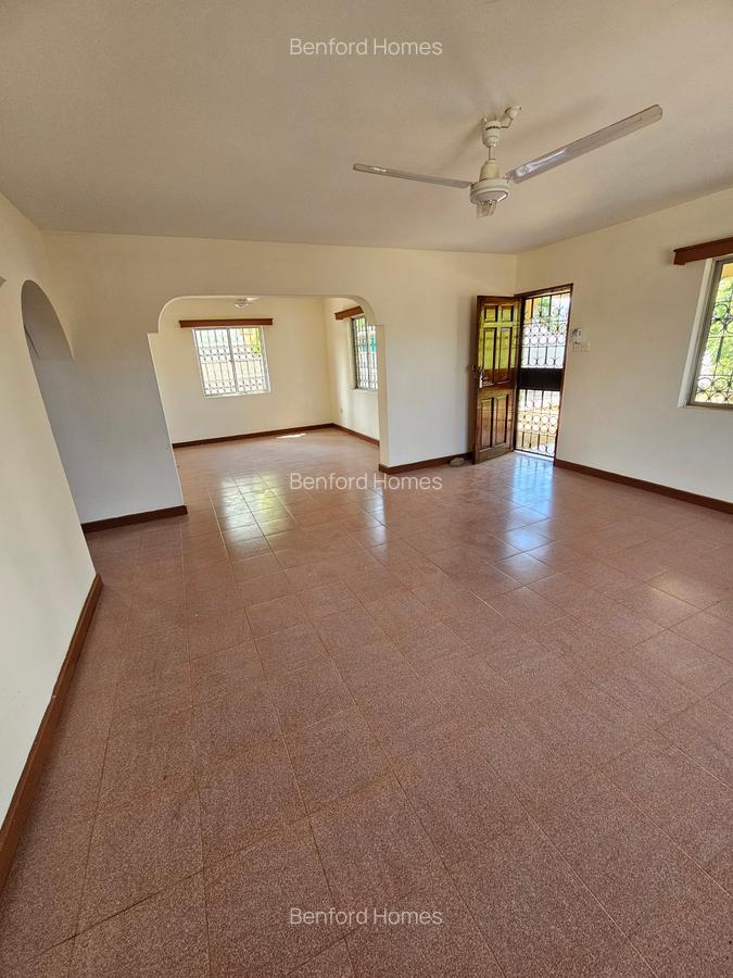 3 Bed Townhouse with En Suite at Nyali - 10