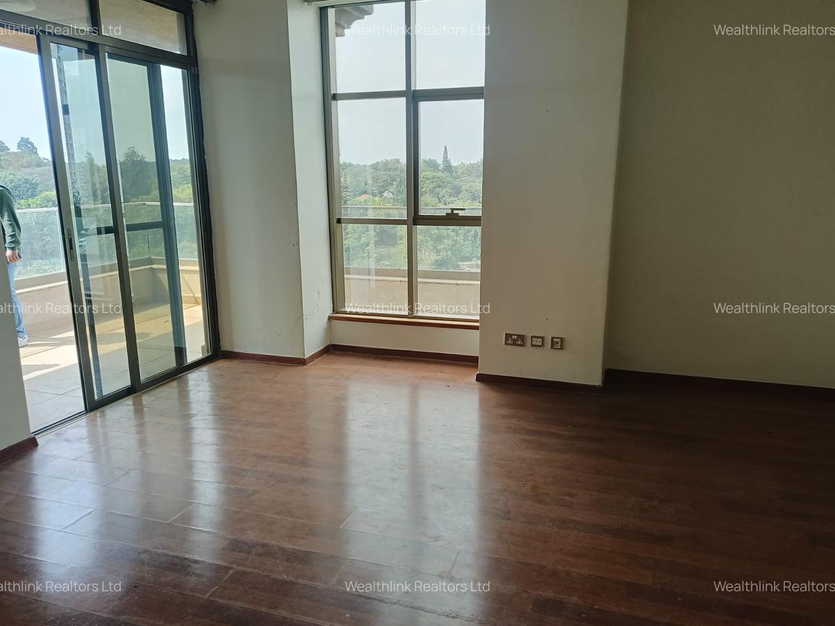 3 Bed Apartment with En Suite at Parklands - 4