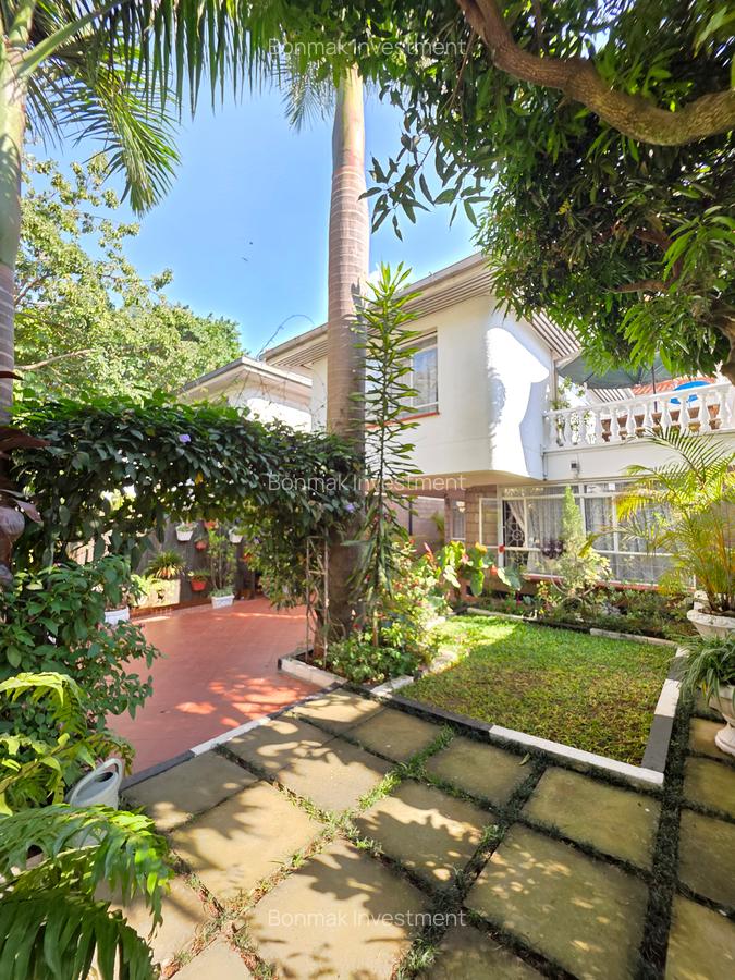 4 Bed Townhouse with En Suite at Valley Arcade - 6