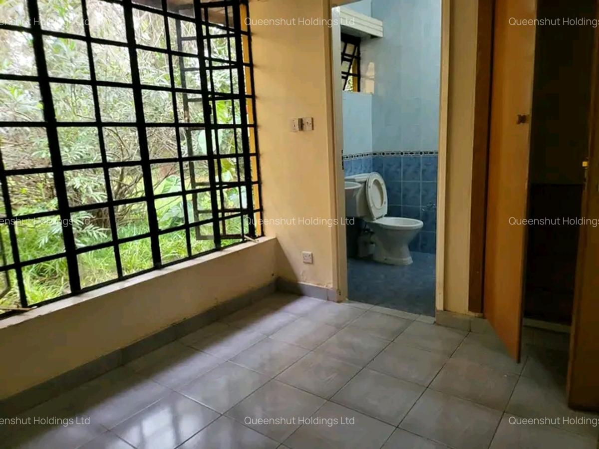 4 Bed House with En Suite at Loresho Crescent - 8