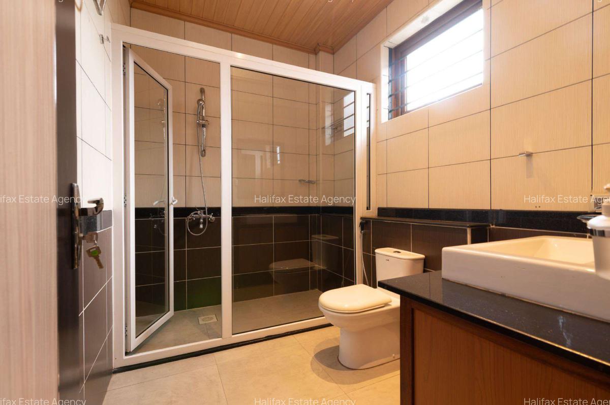 5 Bed Townhouse with En Suite in Spring Valley - 4