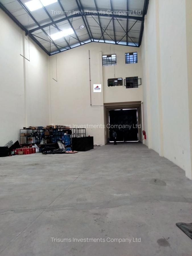 7,450 ft² Warehouse with Fibre Internet in Industrial Area - 14