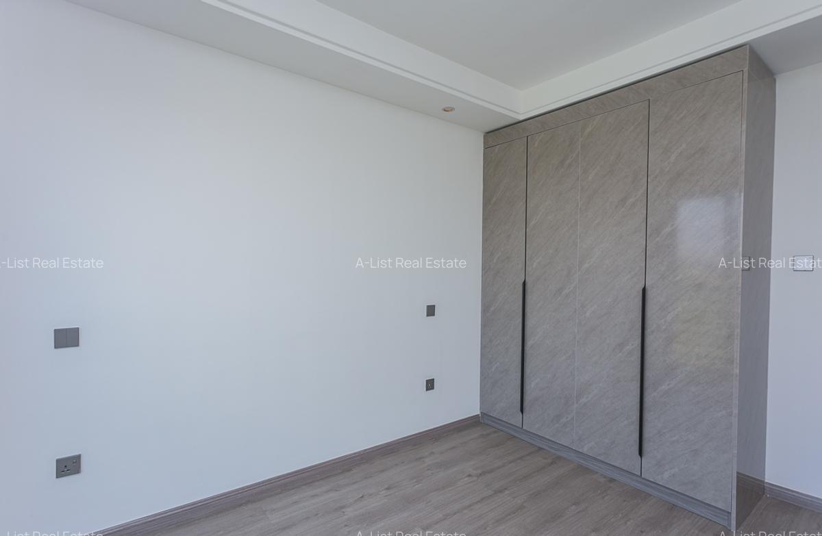 3 Bed Apartment with Swimming Pool at Riverside Lane West - 15