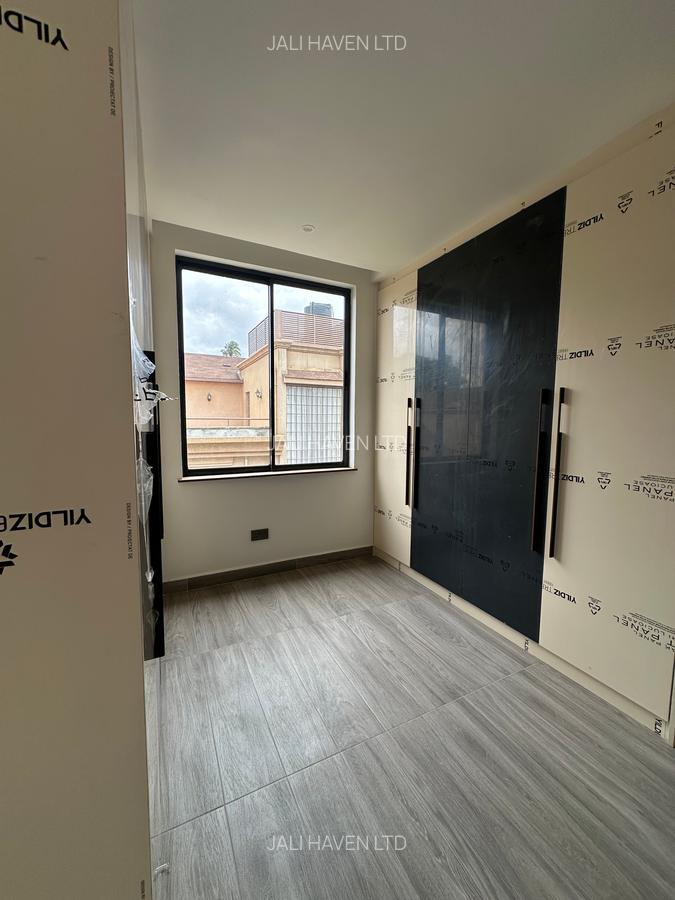 5 Bed Villa with En Suite in Lavington - 17