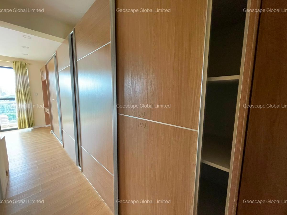 5 Bed Apartment with En Suite in Brookside - 7