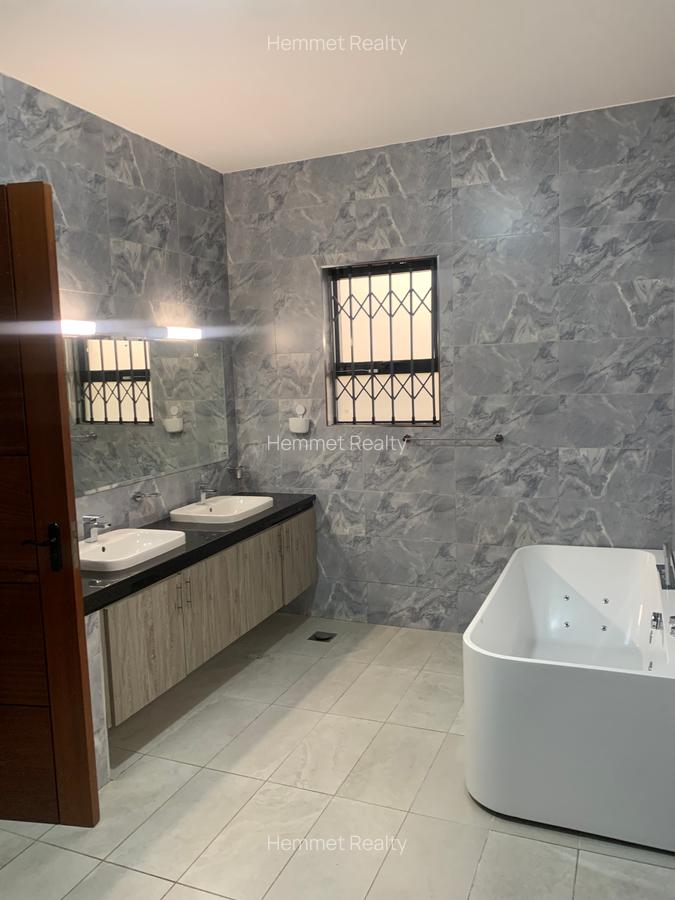 5 Bed House with En Suite in Thigiri - 12