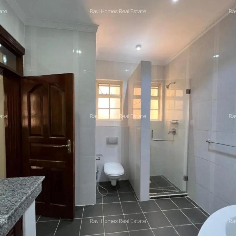 5 Bed Townhouse with En Suite in Kyuna - 14